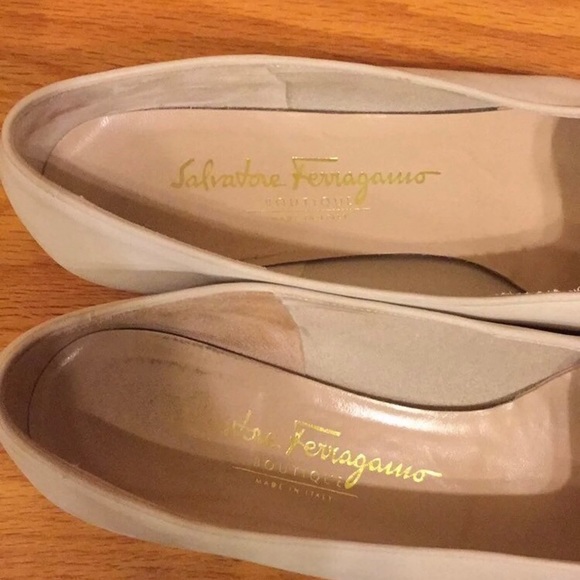 Vintage Salvatore Ferragamo leather cream flats - Picture 7 of 8